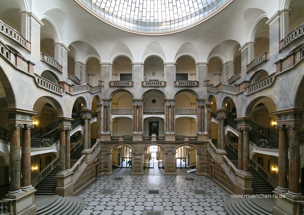 Дворец Правосудия в Мюнхене (Justizpalast)